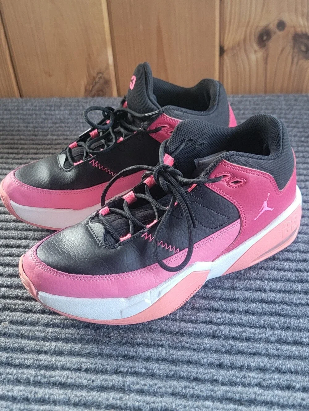 Nike Air Jordan Max Aura 3 Girls Size 6.5Y Black Pink Basketball Shoes Sneakers